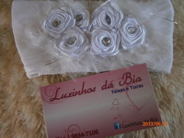 Tiara brancas rosas